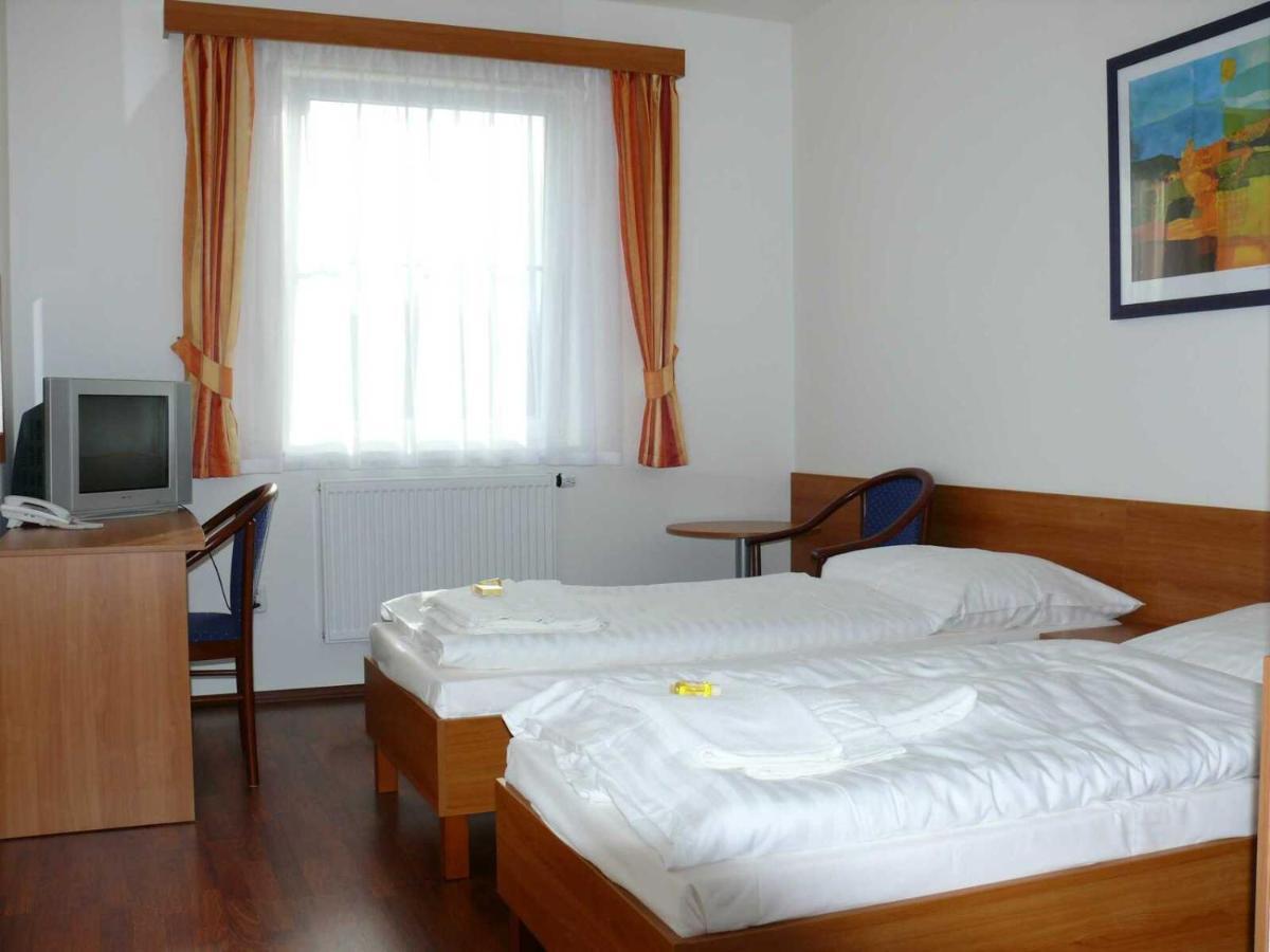 Hasicsky Hotel Pribyslav Ngoại thất bức ảnh