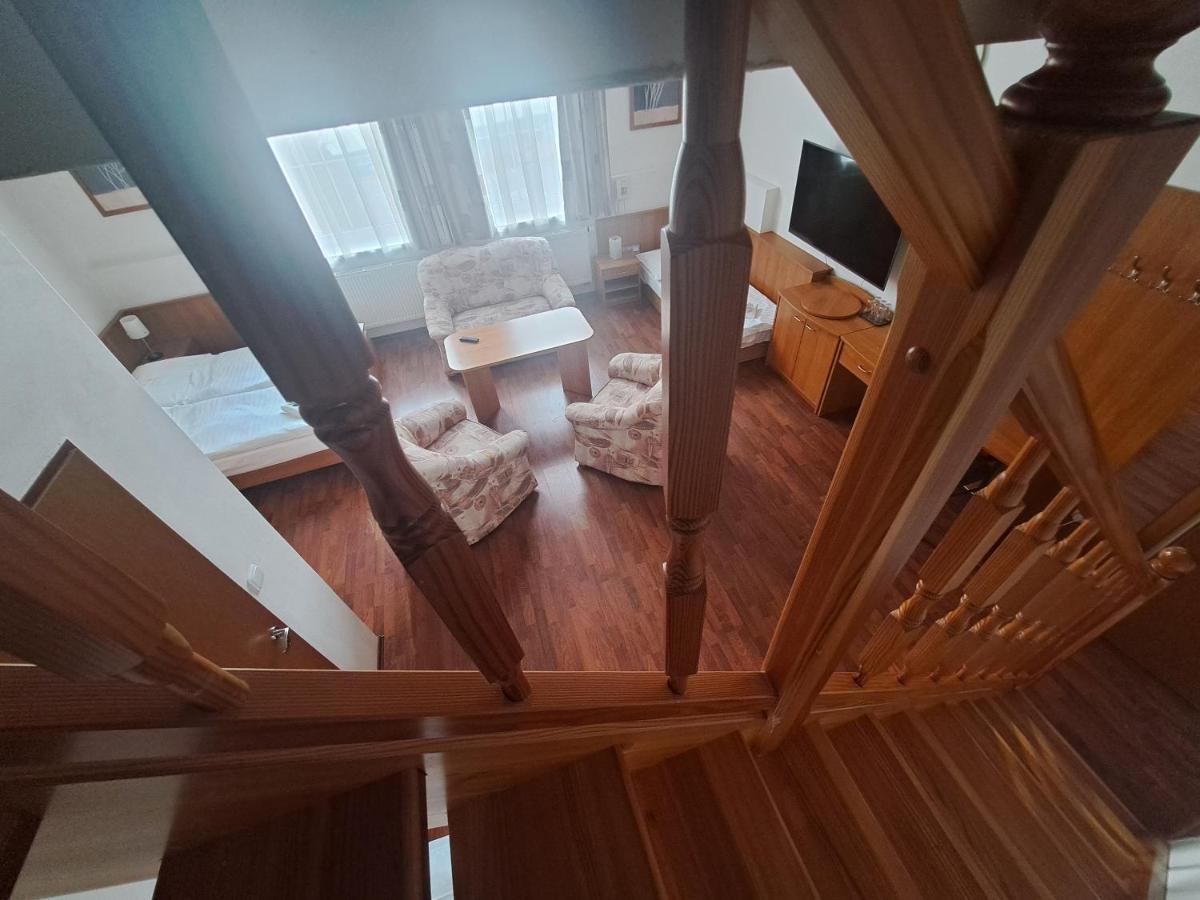 Hasicsky Hotel Pribyslav Ngoại thất bức ảnh