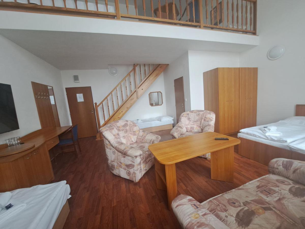 Hasicsky Hotel Pribyslav Ngoại thất bức ảnh
